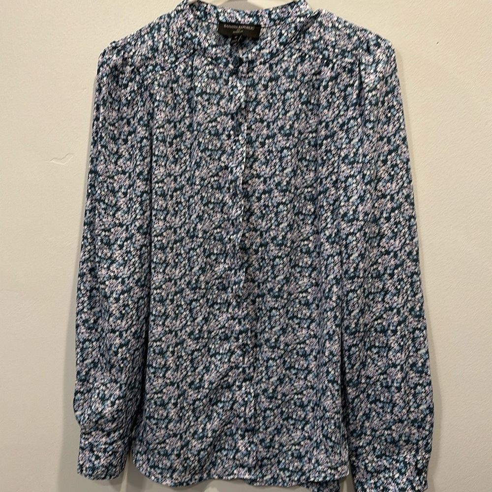 Banana Republic Women’s Classic fit button down floral blouse Medium